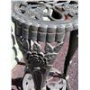 Image 4 : Decorative cast iron plant stand.