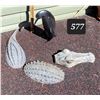 Image 1 : Outdoor metal penguin & 3 piece alligator.