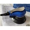 Image 3 : Pneumatic palm sander. NEW