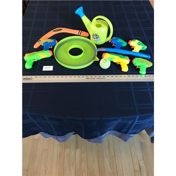 Children's Outdoor Play Items-6 Water Guns; Boomerang; Tennis Ball; Bubble Maker Tray; Water Can