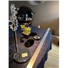 Image 3 : Lamp & 5 Black Ceramic Decor