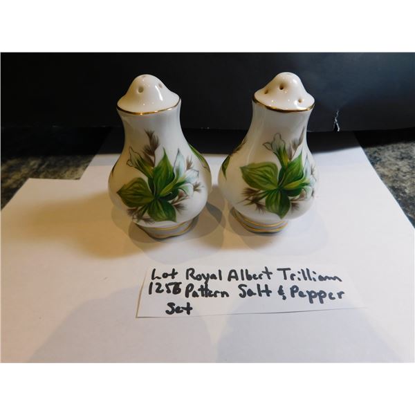 ROYAL ALBERT “TRILLIUM” SALT AND PEPPER SET