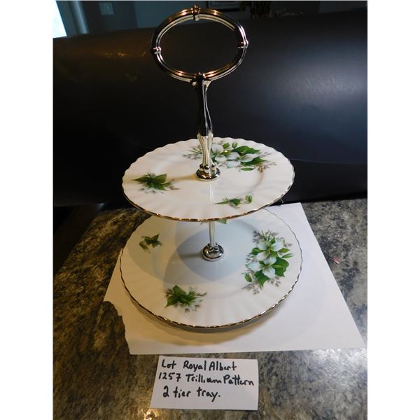 ROYAL ALBERT “TRILLIUM” TWO TIER DAINTY TRAY