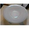 Image 3 : 8 ½ “IRRADESCENT FEDERAL GLASS SERVING BOWL