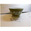 Image 2 : 401, 1 ½ PINT CRAZY DAISY PYREX BOWL