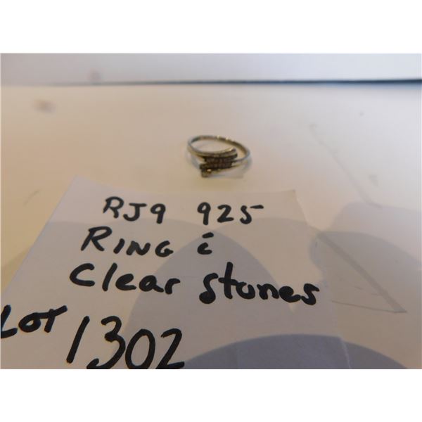 SIZE 9 STERLING SILVER RING WITH CLEAR STONES