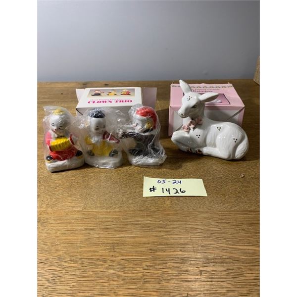 Figurines.