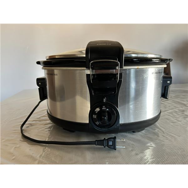 Slow cooker is in excellent condition.