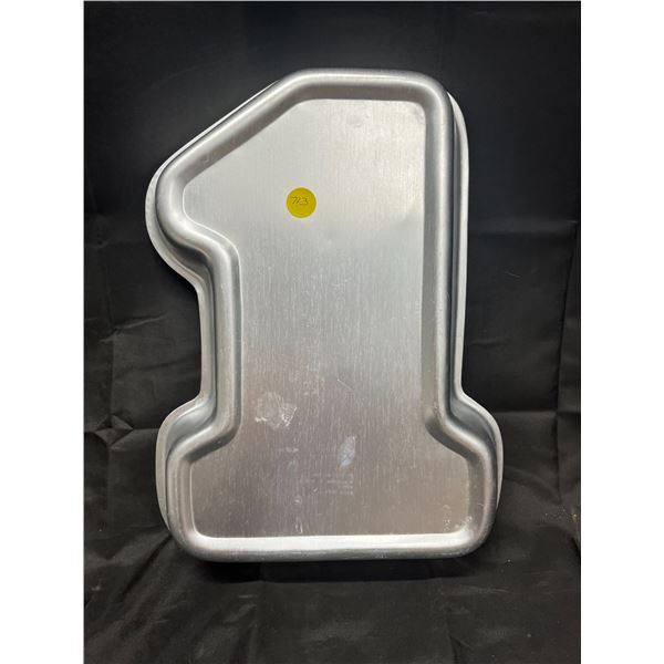 Wilton one (#1) cake pan
