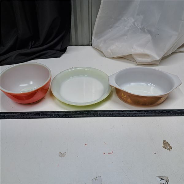 3 Pyrex dishes