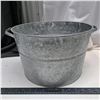 Image 1 : Galvinized smaller tub 9.5" H