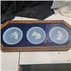 Image 1 : 3 decorative plates in a frame