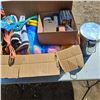 Image 1 : Misc items, garbage can, blankets