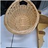 Image 2 : bushel basket, wicker basket and corner shelf