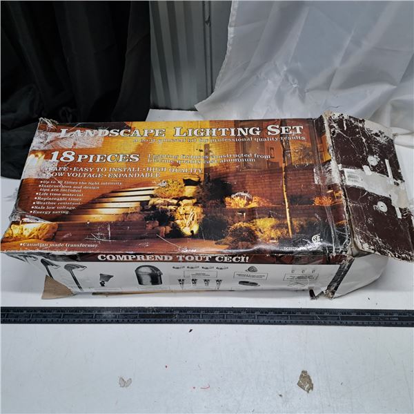 new in box landscape light set