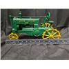 Image 2 : Vintage John Deere metal tractor figurine model Cast-iron toy