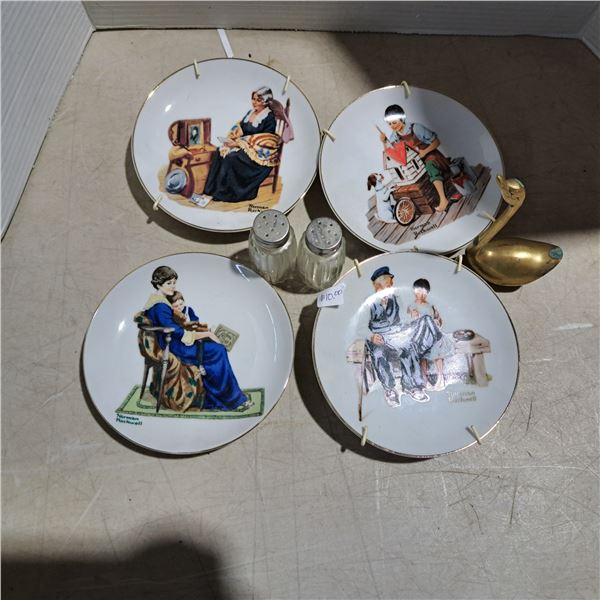 4 decorative plates and 1 brass goose