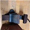 Image 3 : Vise and tool box full of wrenchs