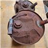 Image 3 : 3 antique oil cans