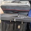 Image 2 : Lot of various suit cases