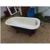 Image 1 : Cast Vanity Bathtub Claw Foot 
