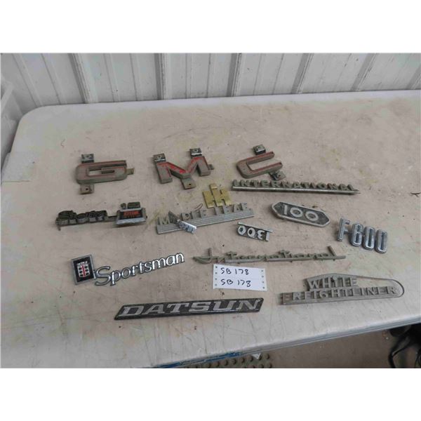 Vintage Auto Emblems : White Freight Liner, 