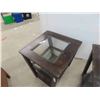 Image 3 : 2 End Tables 25'' x 24'' x 24'' 