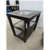 Image 4 : 2 End Tables 25'' x 24'' x 24'' 
