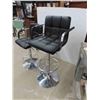 Image 2 : 2 Swivel Adjustment Bar Stools 