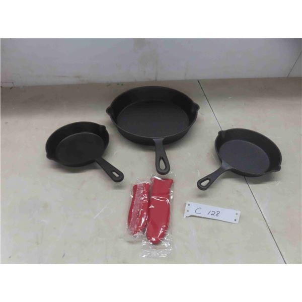 new 3 cast iron frying pans 10"x6". New or store return 