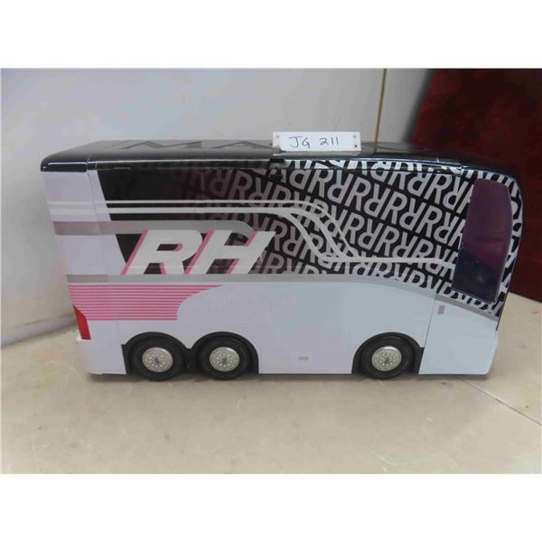 rainbow high tour bus and stagfe playset, some pieces missing,