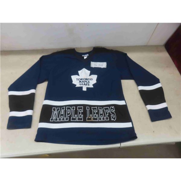 toronto maple  leafs jersey youth XL 