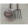 Image 4 : 3 yard tools; scoop shovels, spade and potato forks. 