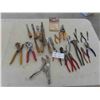 Image 1 : chisels, glass cutters, snips, pliers and more 