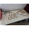 Image 1 : horse shoes, training whip and whip 