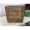 Image 5 : wood crate with hinged lid 20x15x15" and