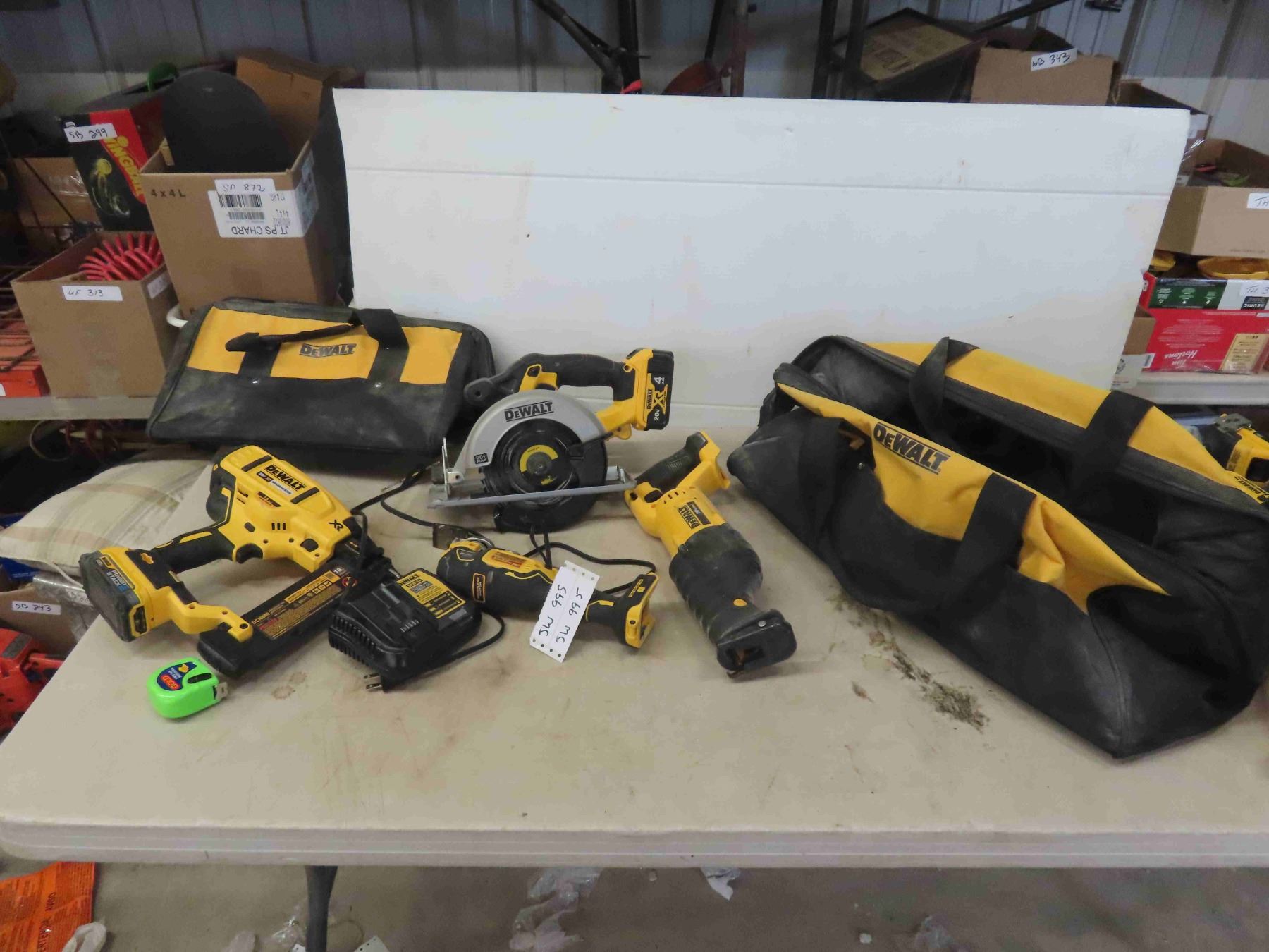 4 Dewalt 20V Tools : 18 Gauge Brad Nailer, 6 1/2''