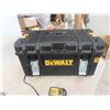 Image 16 : 5 Dewalt 20V Tools: Angle Grinder & Accessories,