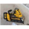 Image 2 : Dewalt 20V Model DCN 692 Framing Nailer with Battery 
