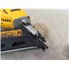 Image 3 : Dewalt 20V Model DCN 692 Framing Nailer with Battery 