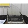 Image 2 : Winnipeg Jets Bobby Hull Glass Presentation Award for