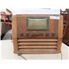 Image 1 : Vintage Westinghouse. Modle 754. AC Radio