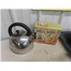 Image 2 : Kitchen: Kettle, new glasses, broiler pan, 