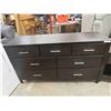 Image 2 : 4pce Bedroom Set : Dresser 55'' x 32'' x 19'' , Dresser 