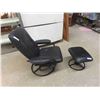 Image 1 : Leather/Leather Style Swivel Chair with Ottoman