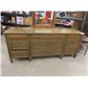 Image 2 : Dresser 32'' x 73'' x 26'' & Mirror 28'' x 44'' 