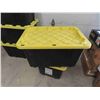 Image 3 : 5 Totes with Lids 102L , Damage on 1 Tote (Pictured). 
