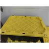 Image 3 : 5 Totes with Lids 102L   