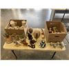 Image 1 : GLASS DECOR VASES, AND BOX OF WOODEN DECOR