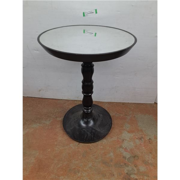 * Mirrored Round Decorative Table